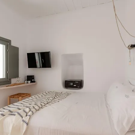 Aníko White Alley Mykonos Town