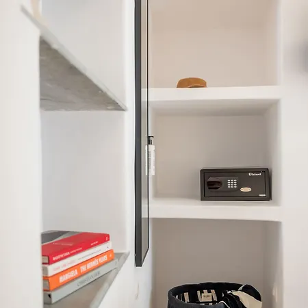 Aníko White Alley Mykonos Town