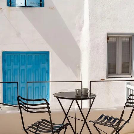 Aníko White Alley Mykonos Town