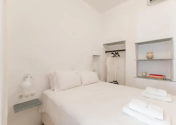 Aniko White Alley Aparthotel 4*