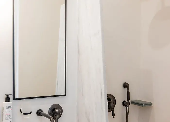 Aniko White Alley Aparthotel