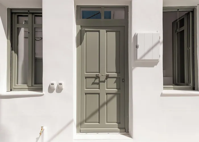 Aniko White Alley Aparthotel