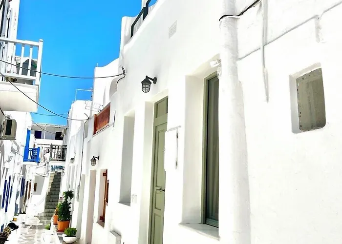 Aníko White Alley Mykonos Town