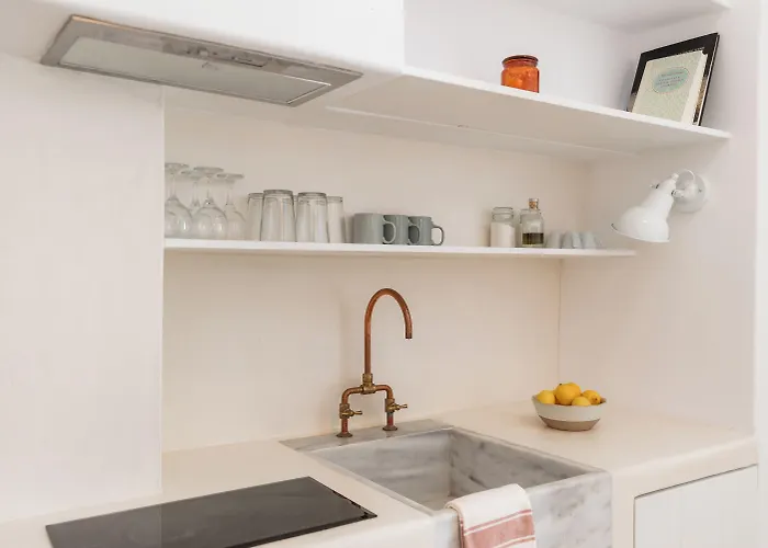 Aniko White Alley Aparthotel 4*