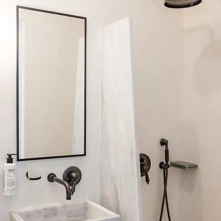 Aniko White Alley Aparthotel