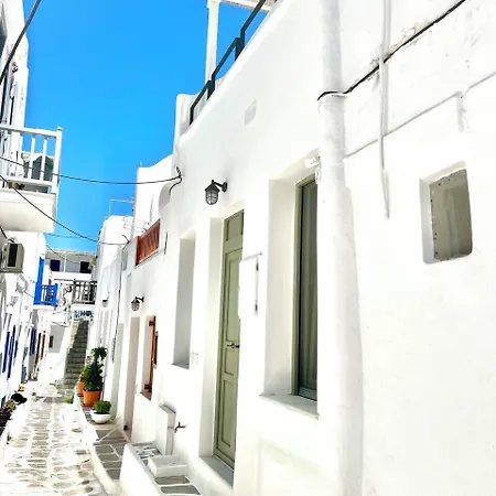 Aníko White Alley Mykonos Town