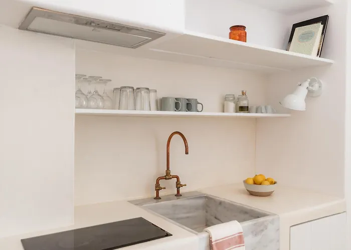 Aniko White Alley 公寓式酒店 4*